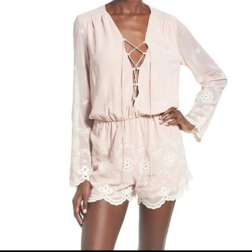 ✨5/$25✨ Wayf pink floral embroidered romper